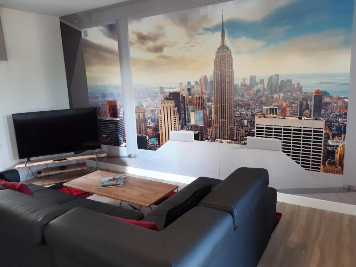 Appartement Renove Le New-York En Centre Ville - Terrasse Et Parking - Non Climatise La Roche-Chalais Exterior photo